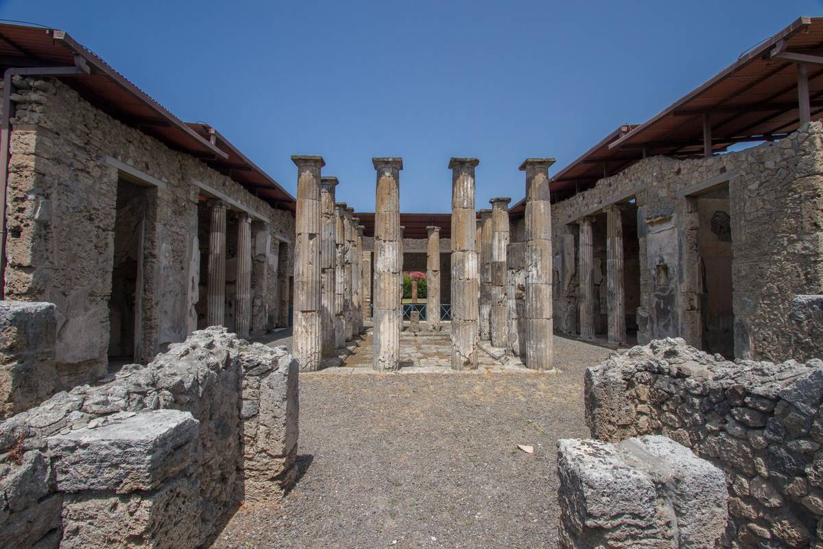 Doric columns in the House of the Diadumeni