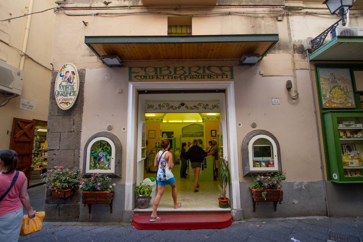 [Confetti e Agrumentti](http://www.confettieagrumetti.it), a chocolate confectionary that somehow managed to incorporate [Amalfi lemons](http://www.guardian.co.uk/world/2012/aug/13/amalfi-lemon-grower-italy-threat) in its recipe