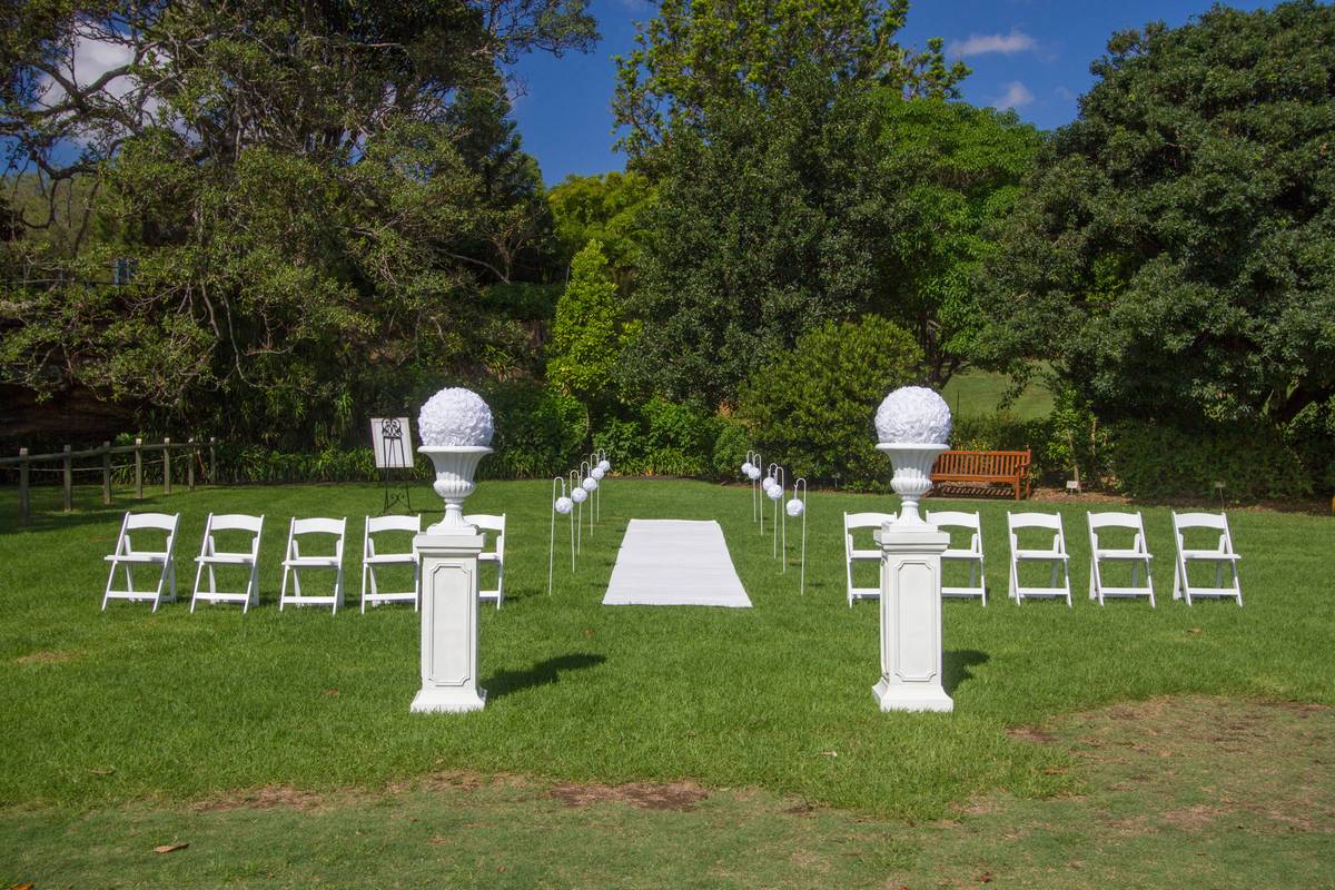 An outdoor wedding at Royal Botanic Gardens.