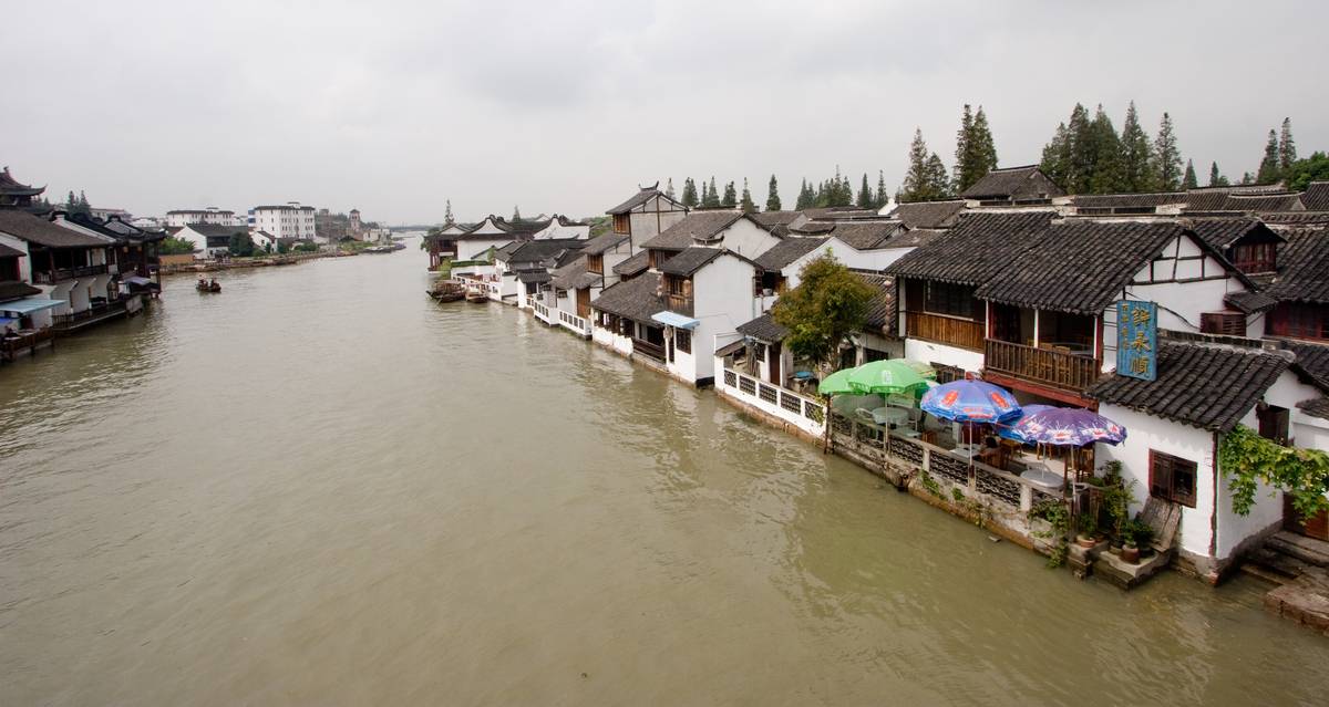 Zhujiajiao, picture taken atop Fangsheng Bridge