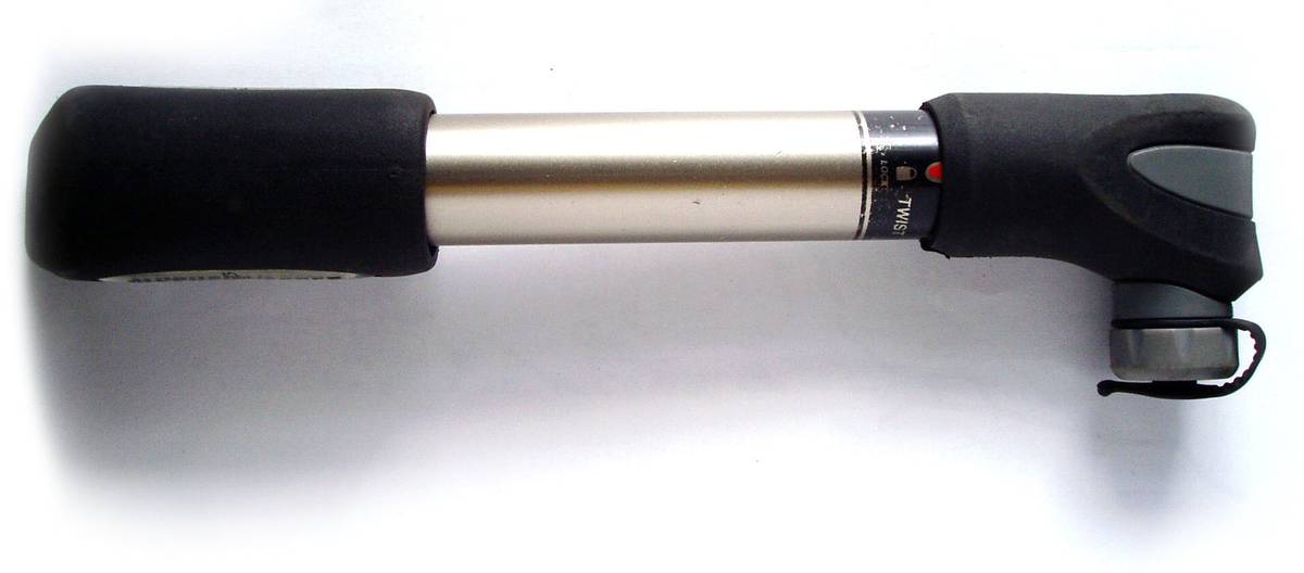 Hand pump