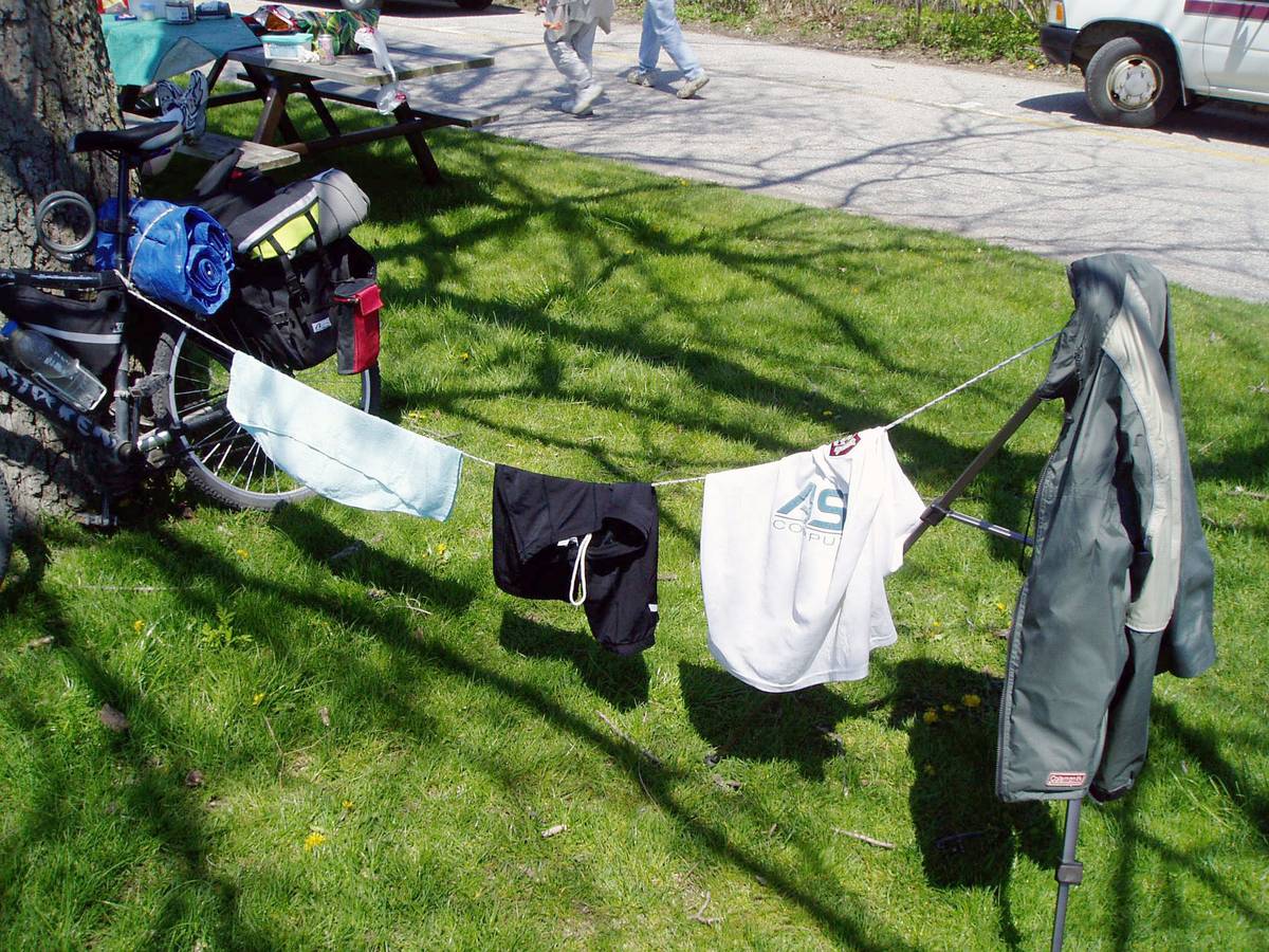 An impromptu clothesline