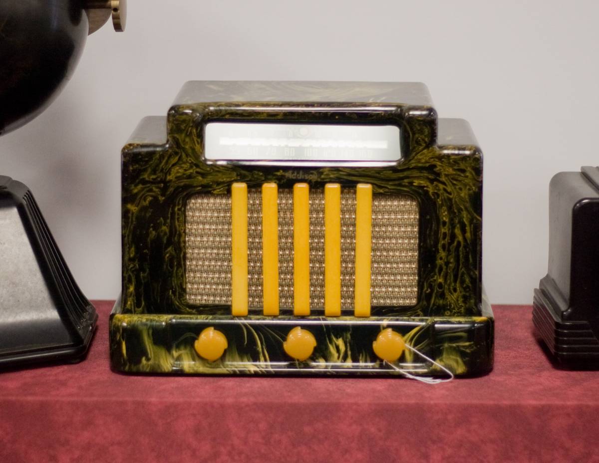 One of the first plastic radios. Once an exotic item because plastic molding were not well developed at that time. They would easily crack when being extracted from the molds, and they were sensitive to temperature and humidity changes. Early designers mixed in some paint to create swirly duotones.