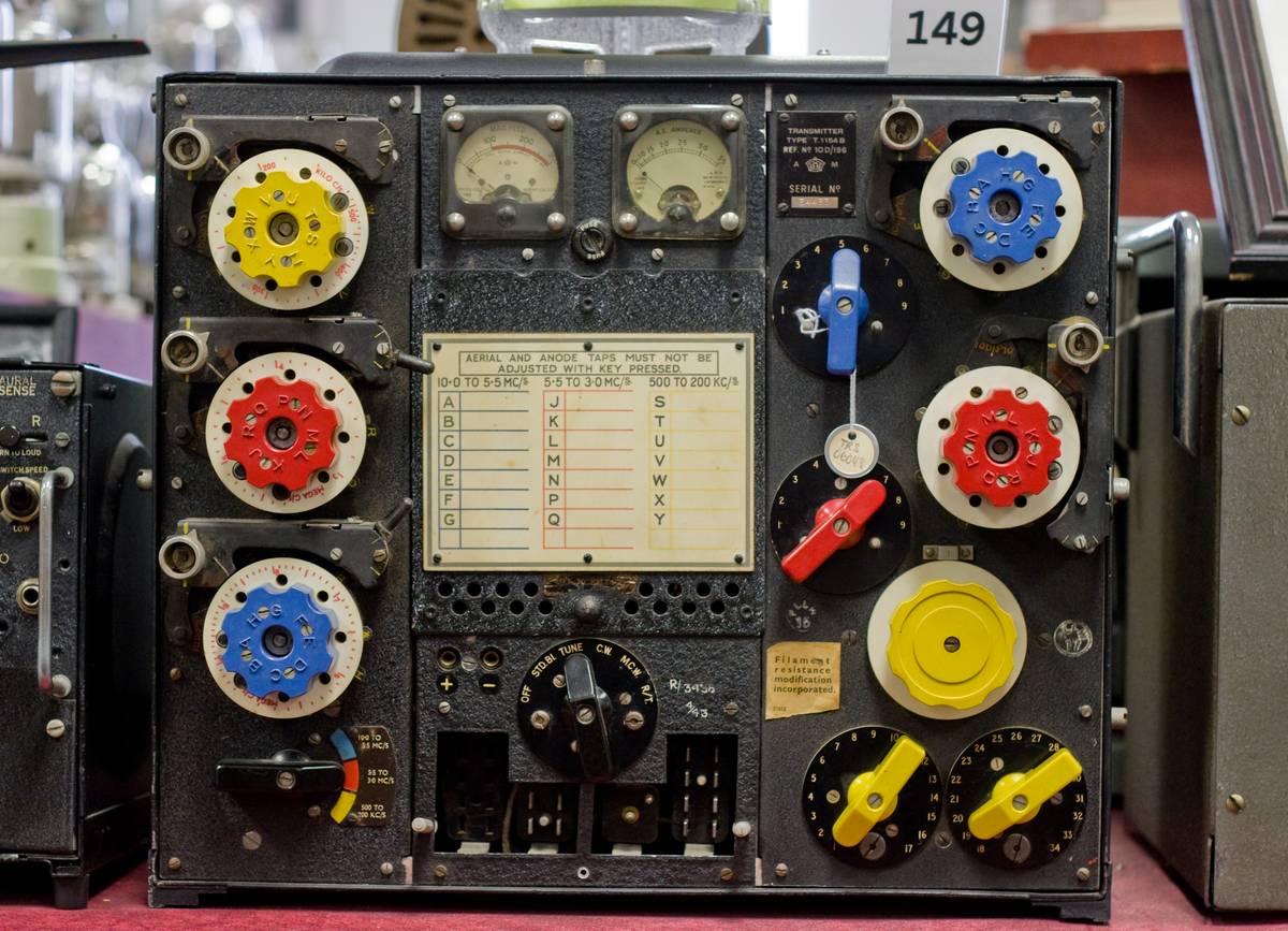 The AR1154 transmitter, used during W.W.II in the British built Lancaster bomber.