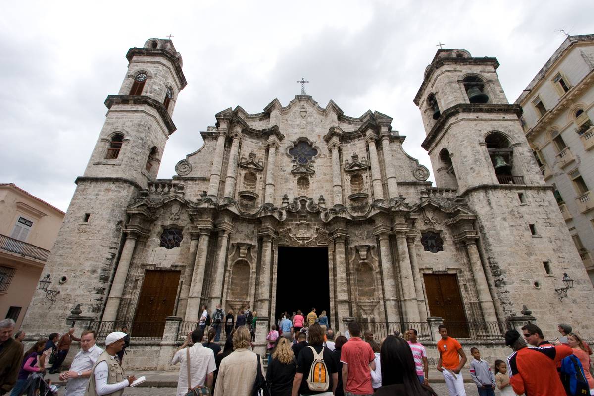[Catedral de San Crist&oacute;bal de La Havana](http://en.wikipedia.org/wiki/Cathedral_of_Havana) (Cathedral of Havana) on Plaza de la Catedral.