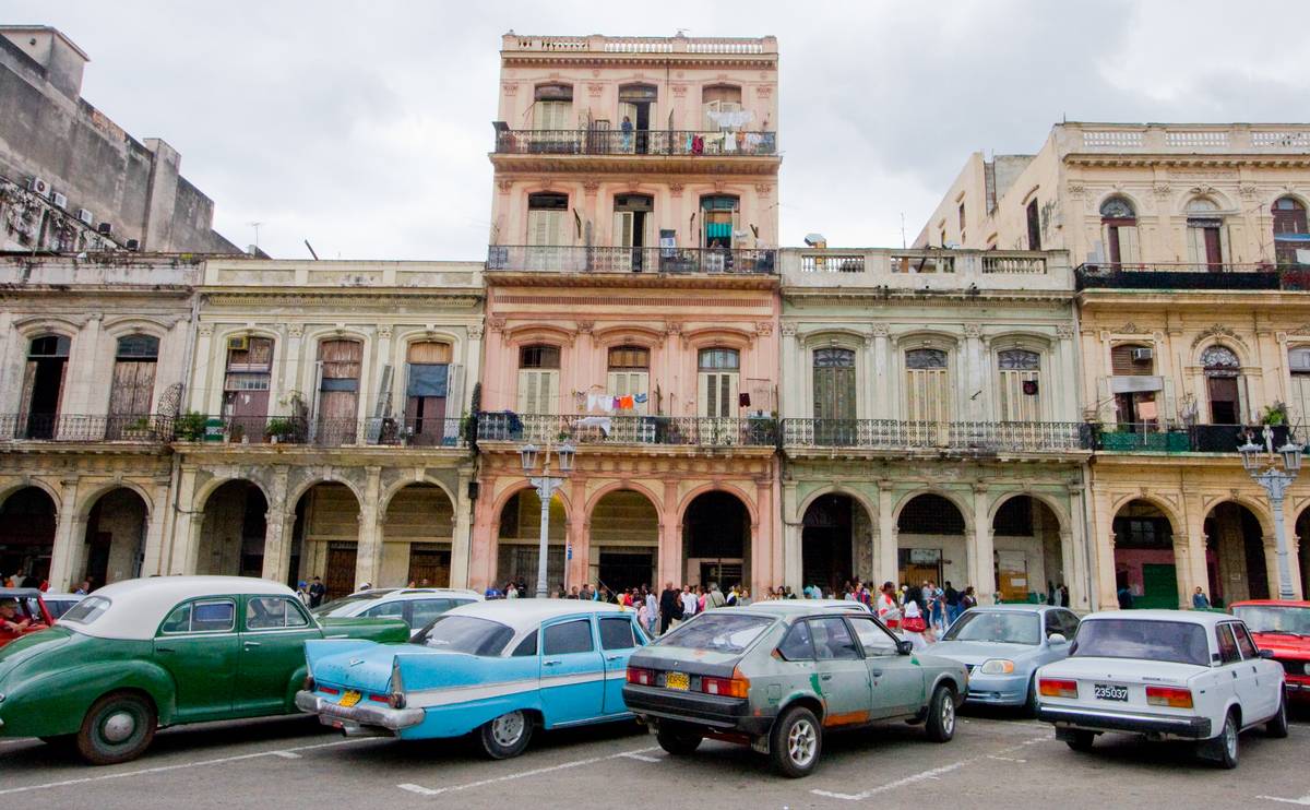 Buildings across El Capitolio.