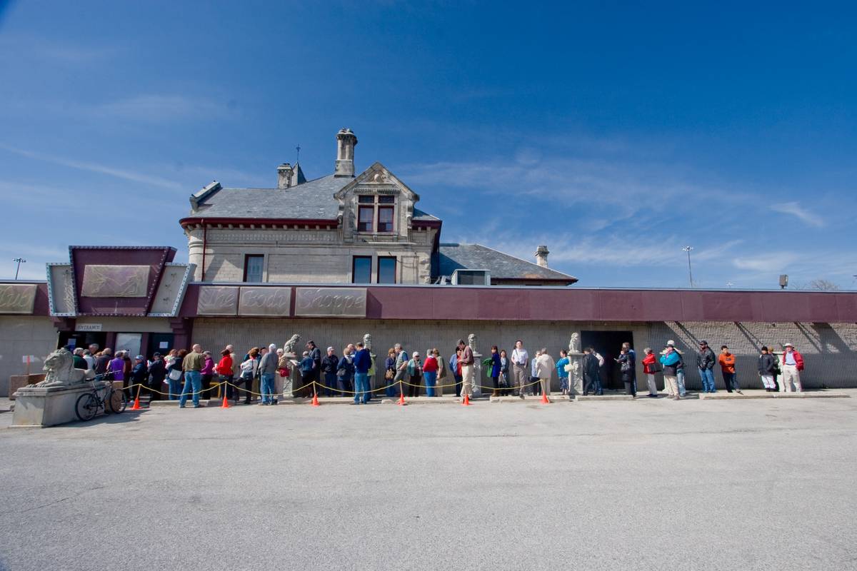 Visitors waited in line to get into the Sleeman House.